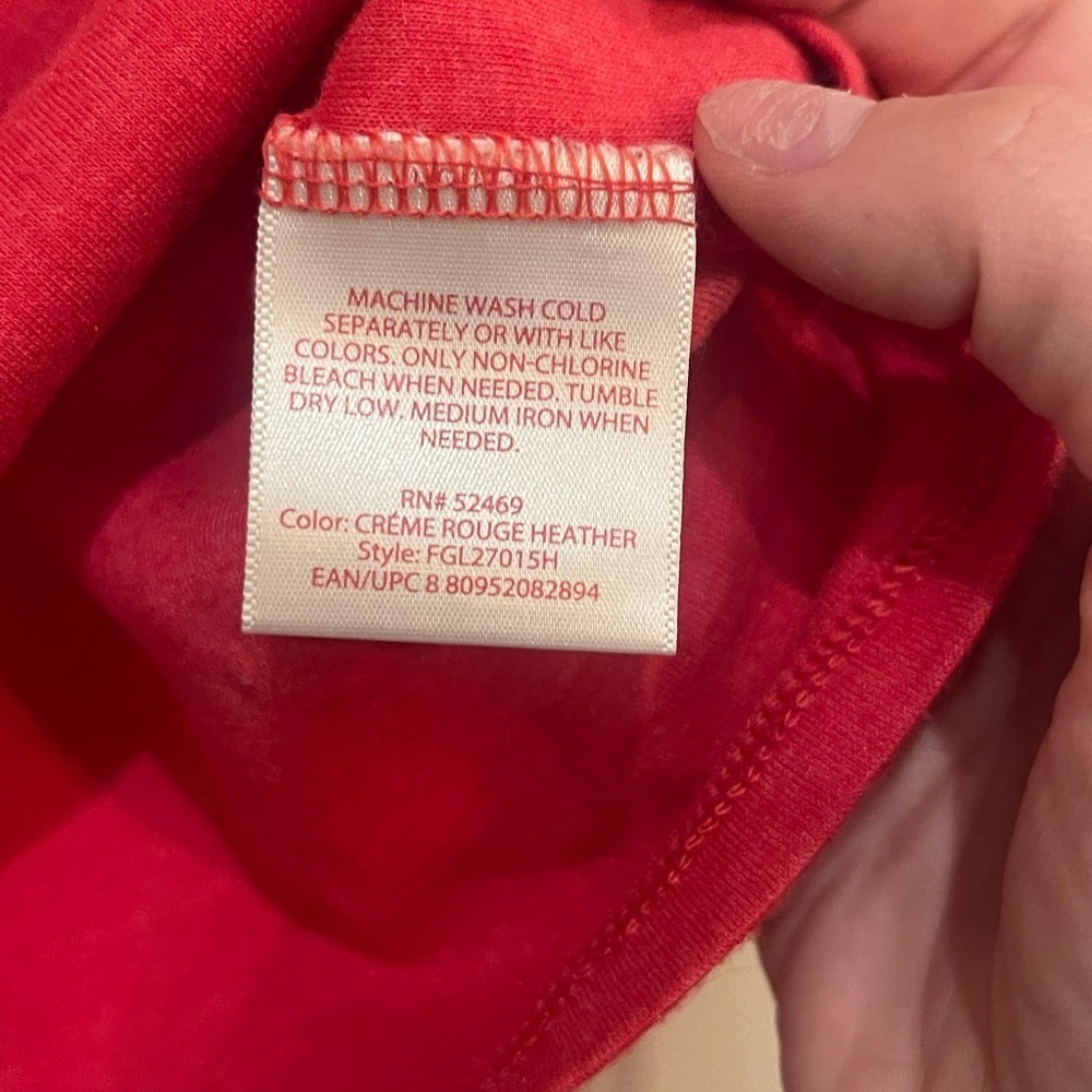 ⭐️Faded Glory Women's V-Neck Tee in Bright Red - Picture 3 of 3